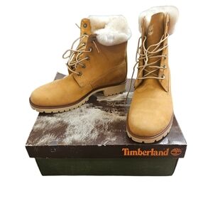 Timberland | Tan Wheat Boots with White Lining | Size 8.5